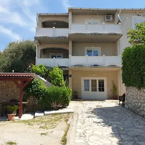 https://apartments-jadranka-pag-island.hotelinzadar.com